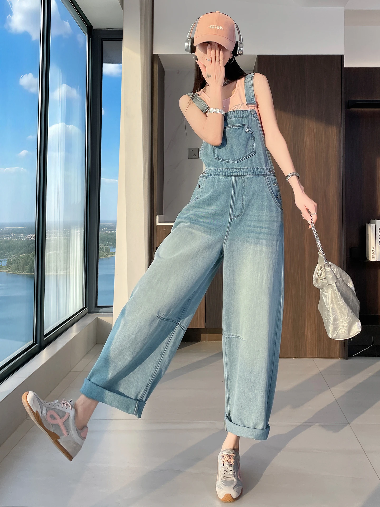 High Waist Wide Leg Denim Overalls Women's Loose Casual Korean Sle Spring Autumn New Faion Anti-Aging Slimming Onesie
High Waist Wide Leg Denim Overalls Women's Loose Casual Korean Sle Spring Autumn New Faion Anti-Aging Slimming Onesie
