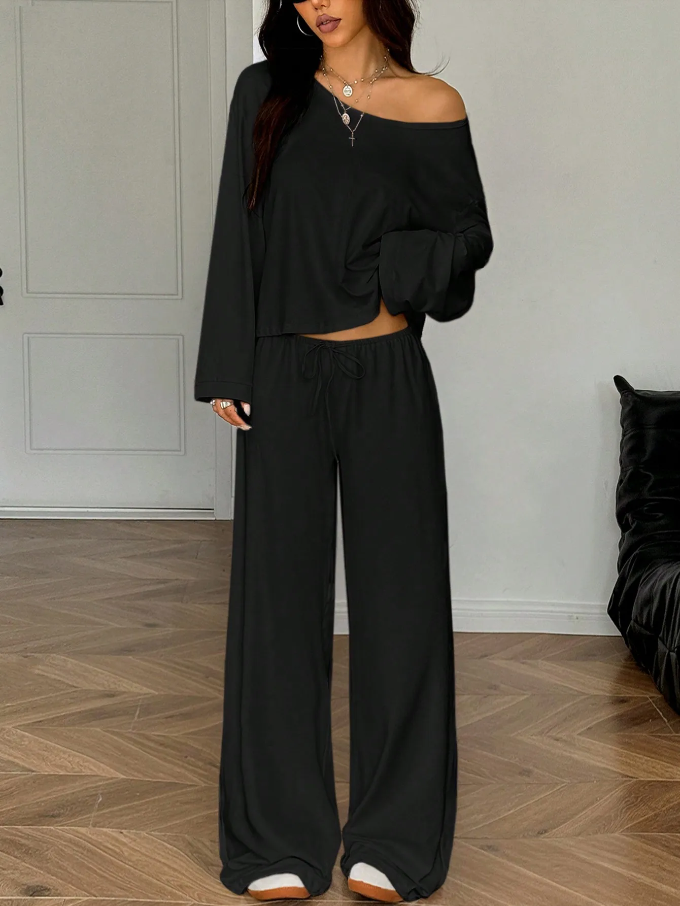 Casual Solid Color Home Suit Loose Comfortable Everyday Lazy Style One-shoulder Off-shoulder Top Wide-leg Trousers Two-piece Set
Casual Solid Color Home Suit Loose Comfortable Everyday Lazy Style One-shoulder Off-shoulder Top Wide-leg Trousers Two-piece Set