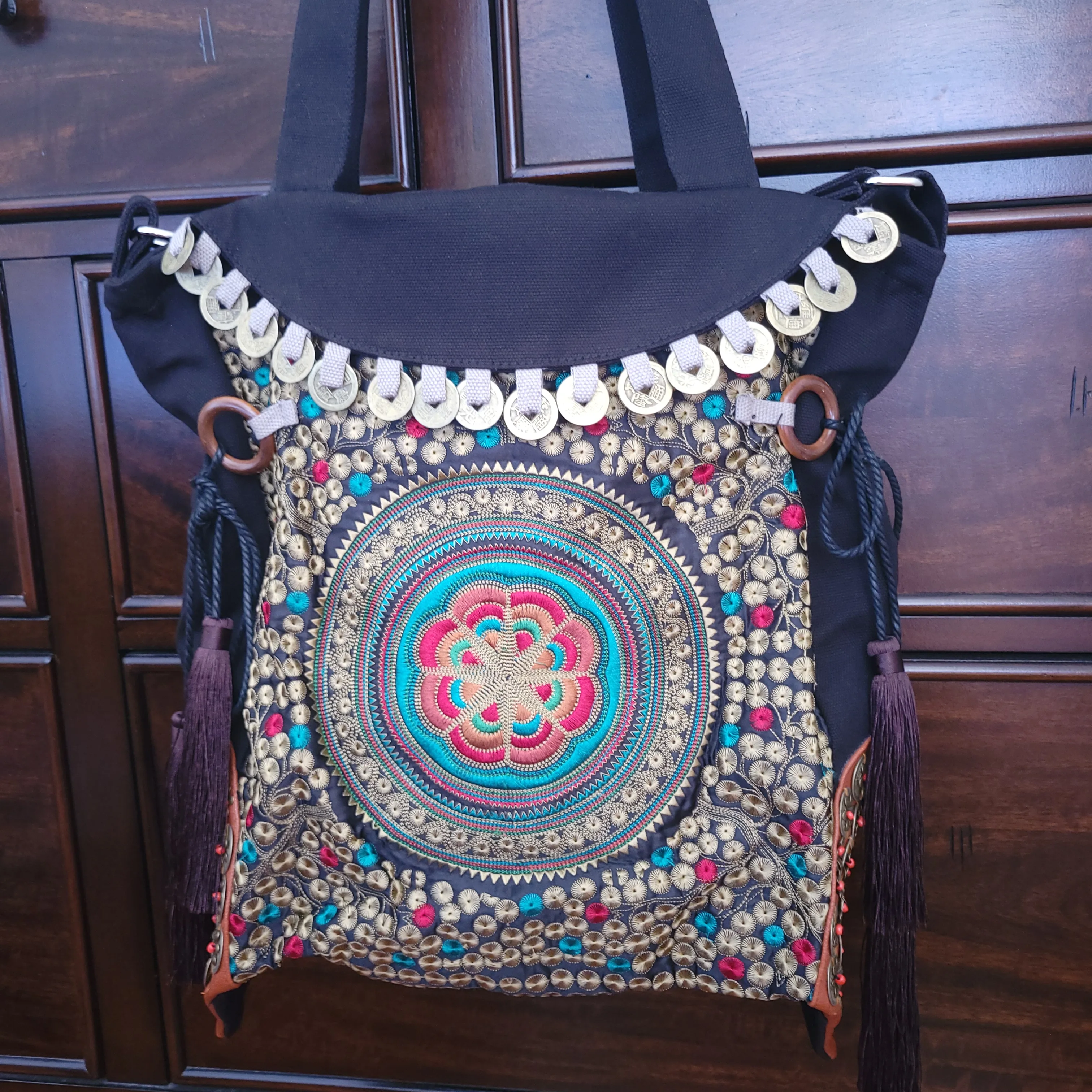 High quality Women's handbags Handmade Copper Coin beading large canvas bags Embroidered shoulder bag luxury designer women bag
High quality Women's handbags Handmade Copper Coin beading large canvas bags Embroidered shoulder bag luxury designer women bag