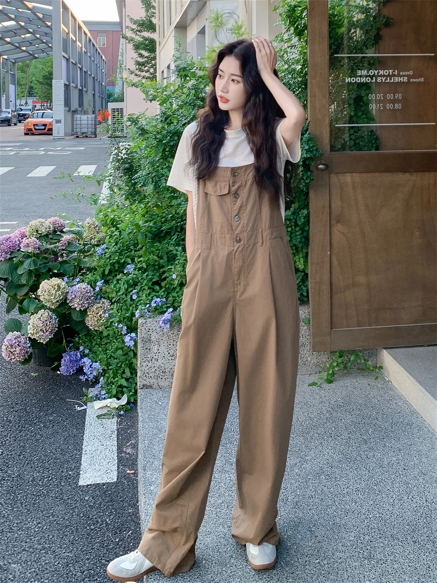 Новый летний женский костюм-двойка в корейском стиле из полиэстера, тонкий дизайн, цвет хаки, с эффектом соленой и сладкой корочки, короткий рукав.
Новый летний женский костюм-двойка в корейском стиле из полиэстера, тонкий дизайн, цвет хаки, с эффектом соленой и сладкой корочки, короткий рукав.