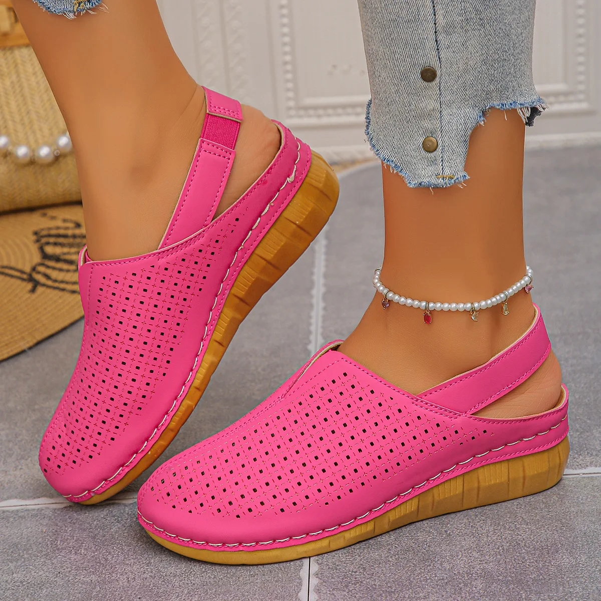 Women's summer outdoor casual thick-soled sandals suitable for hiking and versatile for all occasions. One-piece open-toe comfy
Women's summer outdoor casual thick-soled sandals suitable for hiking and versatile for all occasions. One-piece open-toe comfy