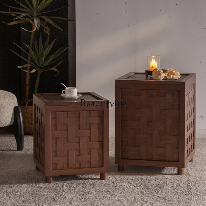 A few retro small square tables on the side of the wabi-sandy wind solid wood sofa, and a few small household storage corners.
A few retro small square tables on the side of the wabi-sandy wind solid wood sofa, and a few small household storage corners.