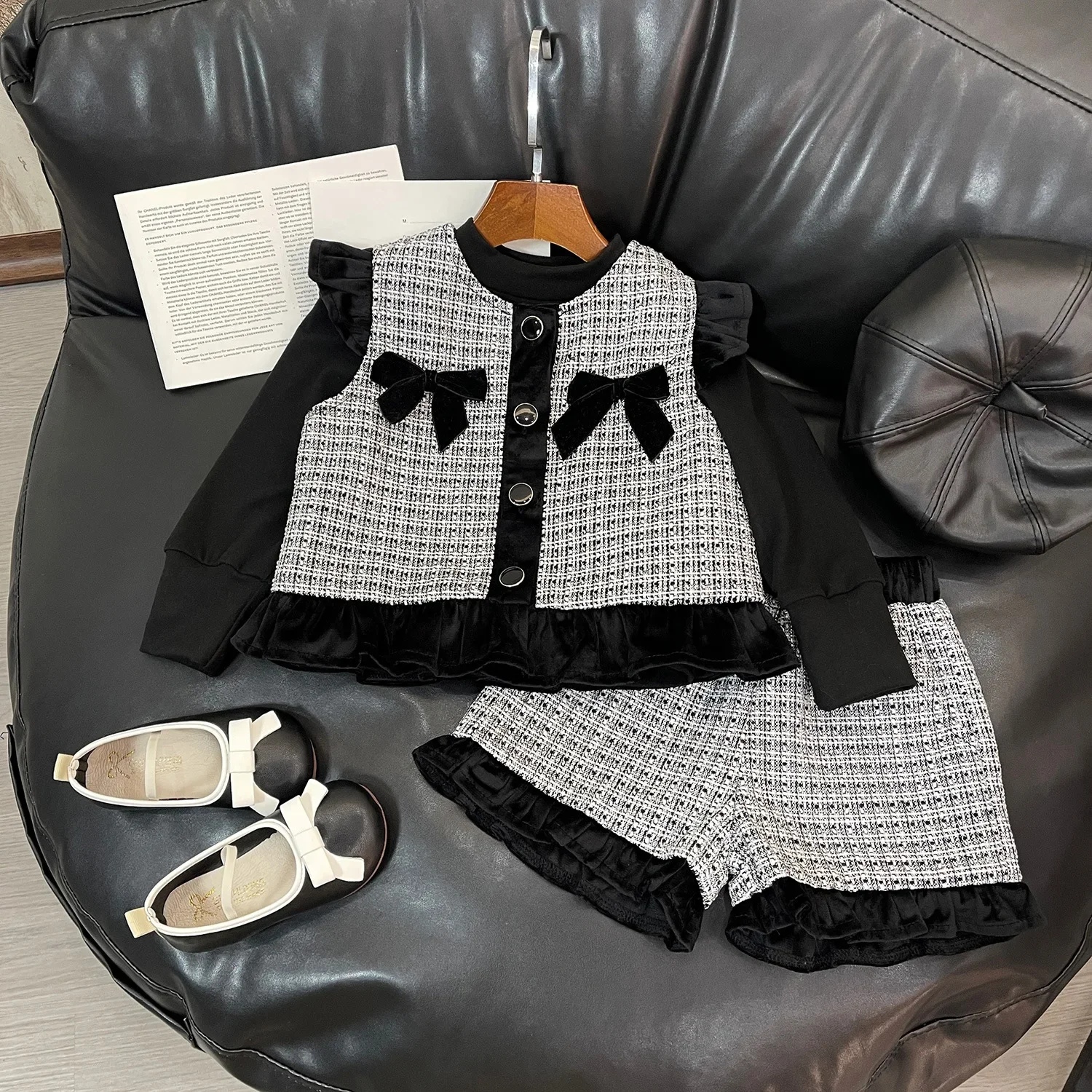 Fall Girls Boutique Outfits Toddler Autumn Clothes Sets Kids Tweed Vest + Long Sleeve Pullover + Shorts Suit Children's Clothing
Fall Girls Boutique Outfits Toddler Autumn Clothes Sets Kids Tweed Vest + Long Sleeve Pullover + Shorts Suit Children's Clothing