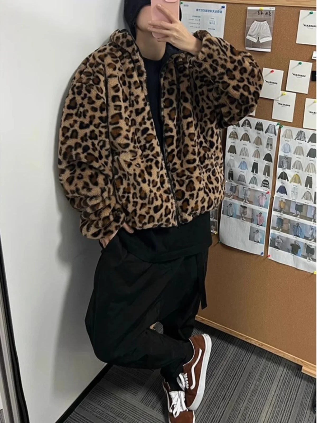 Американская винтажная двусторонняя хлопковая куртка с леопардовым принтом, зимнее пальто для мужчин, утепленное, с защитой от кроличьего меха, из хлопка C...
Американская винтажная двусторонняя хлопковая куртка с леопардовым принтом, зимнее пальто для мужчин, утепленное, с защитой от кроличьего меха, из хлопка C...