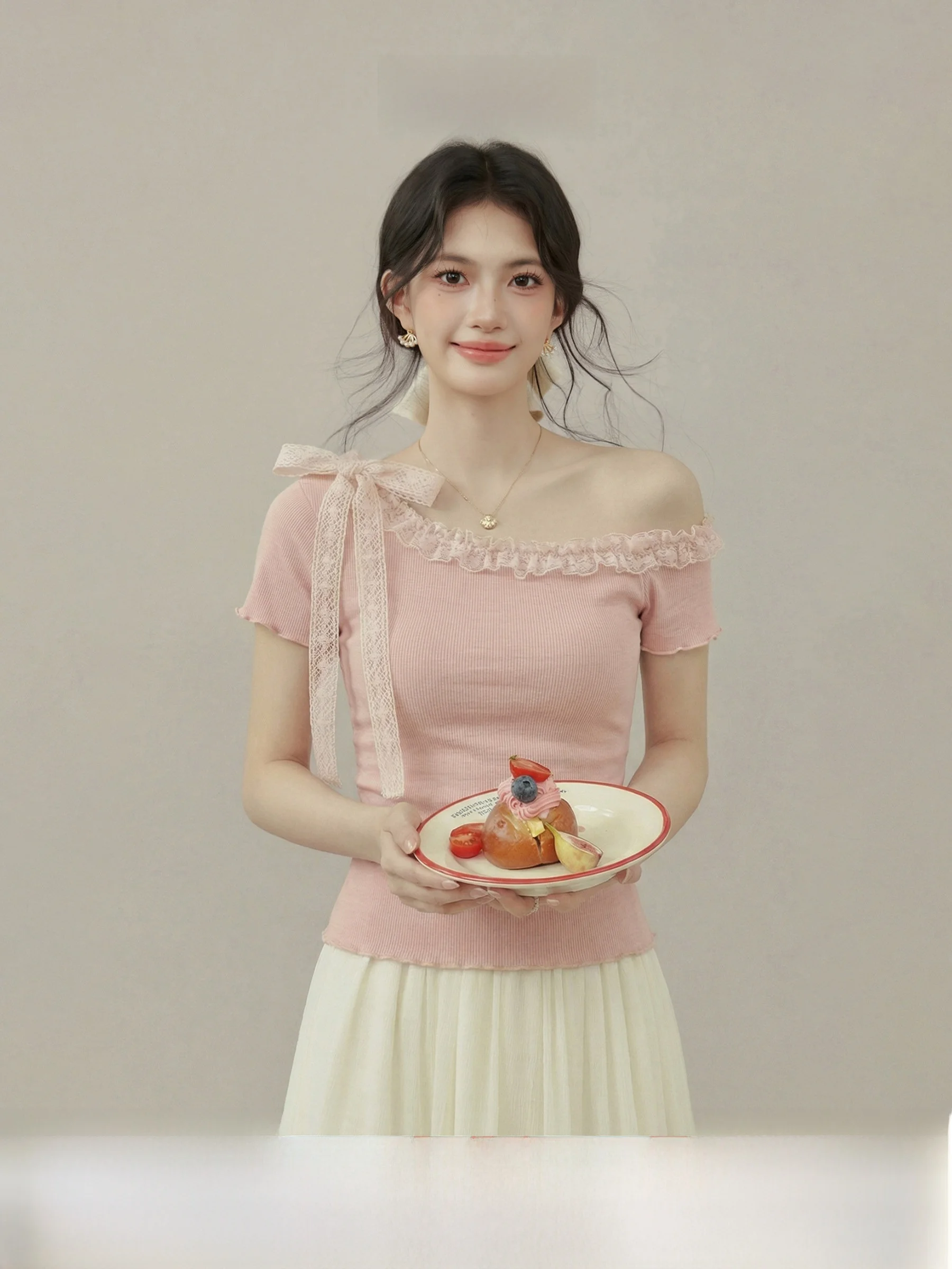 Elegant Short Sleeve Knitted T-Shirt Women's Summer Lace Trim Shoulder Bared 《 》Side Shoulder Tie Top
Elegant Short Sleeve Knitted T-Shirt Women's Summer Lace Trim Shoulder Bared 《 》Side Shoulder Tie Top
