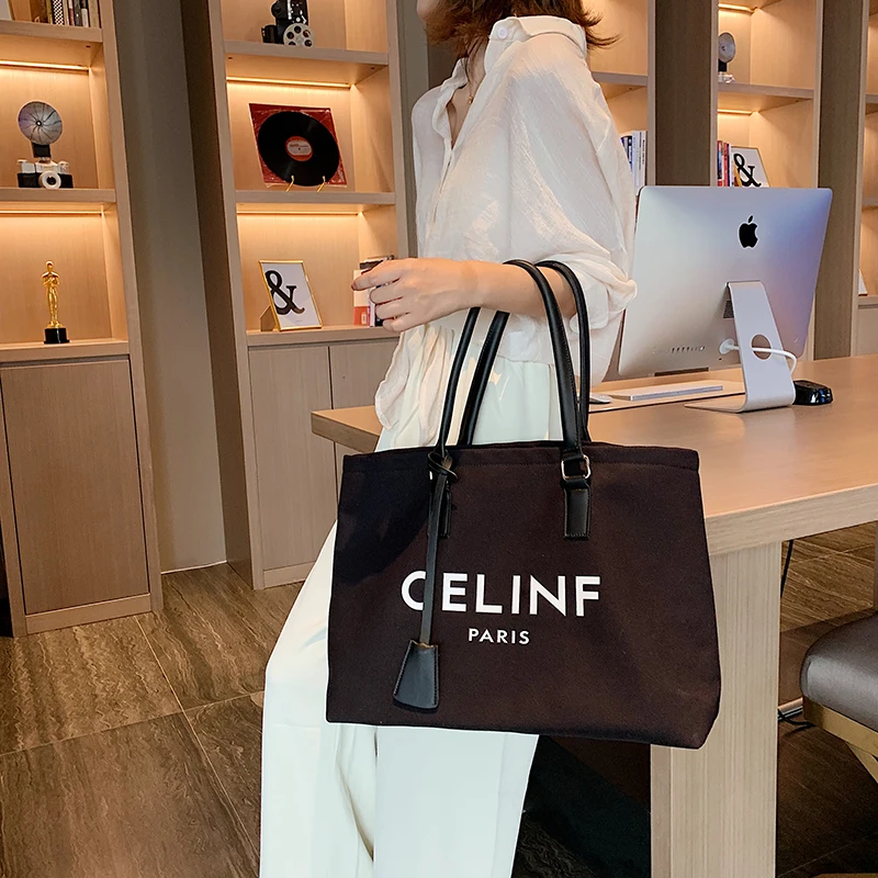 Premium Genuine Leather Crossbody Bag For Elegant Women, Luxury Brand Handbag By Famous Designer Classic Style
Premium Genuine Leather Crossbody Bag For Elegant Women, Luxury Brand Handbag By Famous Designer Classic Style