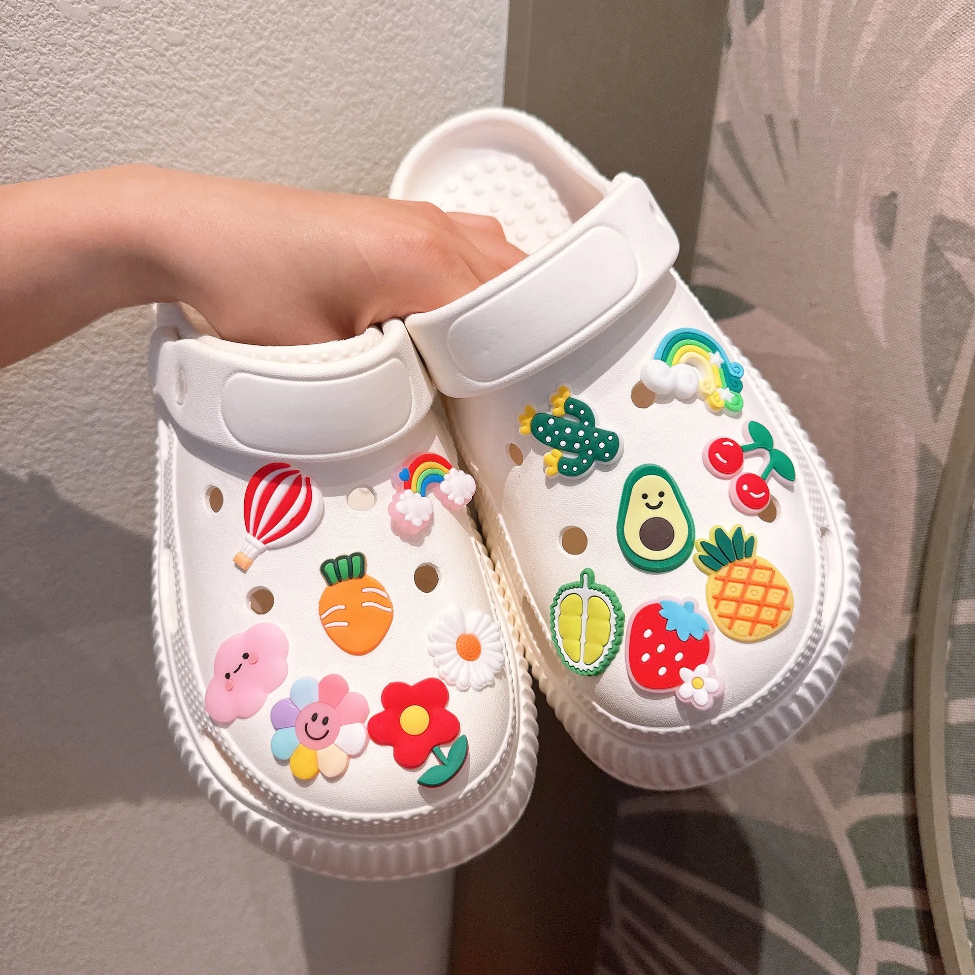 Cartoon Clogs charms DIY shoe buckle Summer beach cute shoes flower Detachable For Clogs Decorations Children gift
Cartoon Clogs charms DIY shoe buckle Summer beach cute shoes flower Detachable For Clogs Decorations Children gift