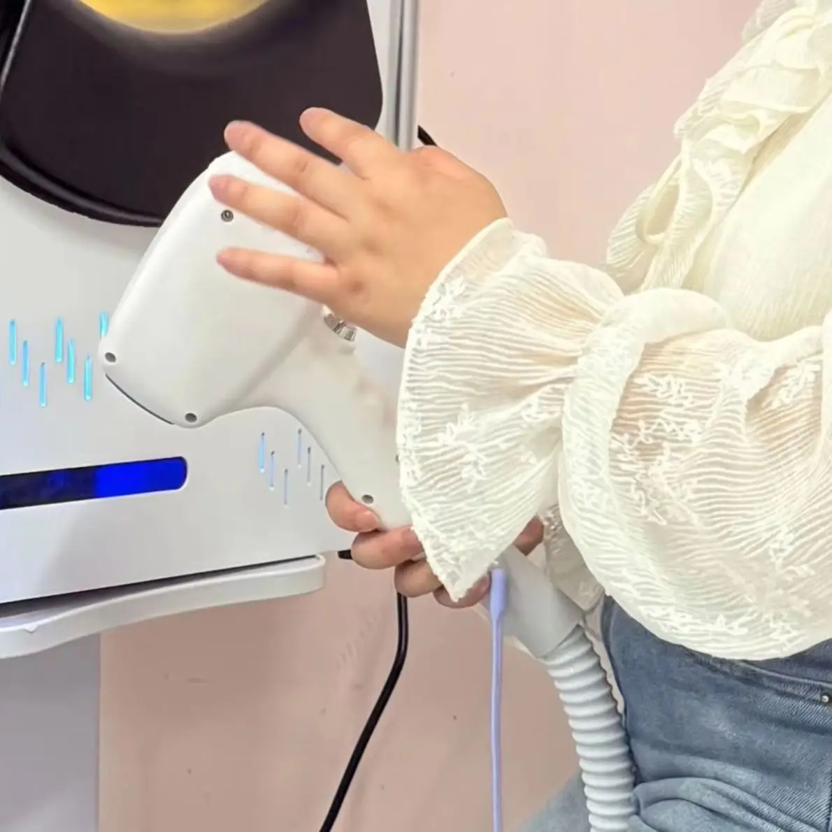 Diode Hair Removal Laser 808nm Diode Hair Removal Machine 808 755 940 1064 Permanent Hair Remov Equipment
Diode Hair Removal Laser 808nm Diode Hair Removal Machine 808 755 940 1064 Permanent Hair Remov Equipment