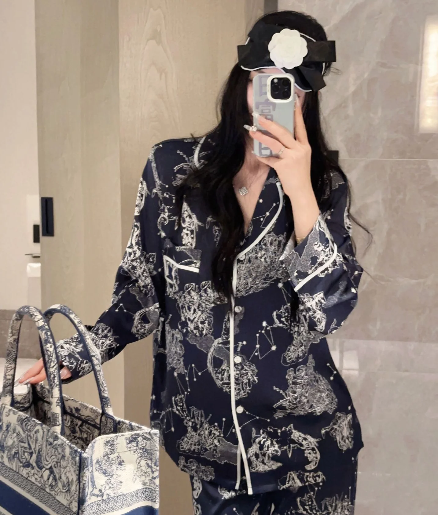 Silk Sleepwear Set Casual Home Clothes Spring Autumn Collection Comfortable Long Sleeve Pants And Top Nightgown
Silk Sleepwear Set Casual Home Clothes Spring Autumn Collection Comfortable Long Sleeve Pants And Top Nightgown