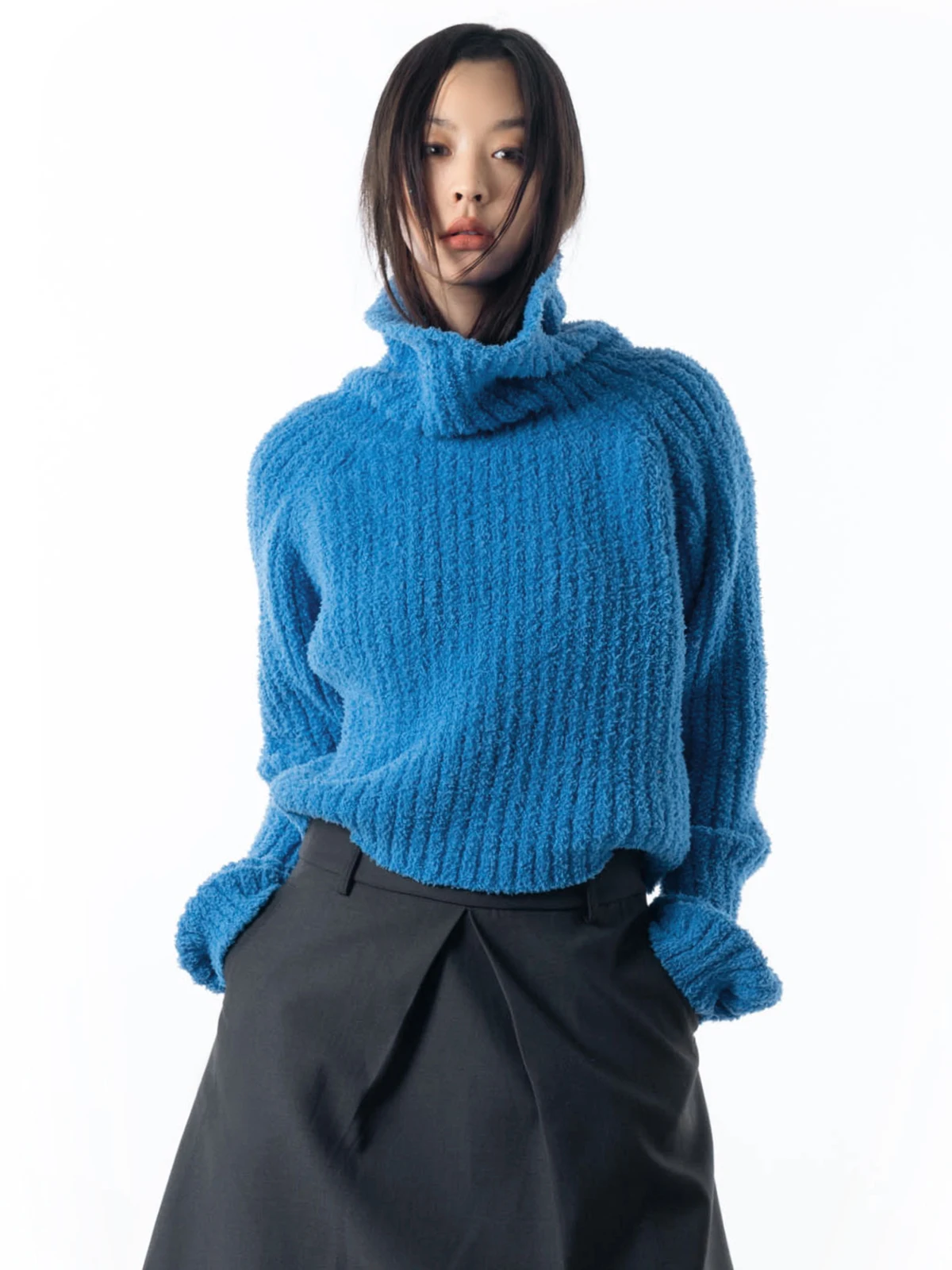 Зимний новый удобный, приятный для кожи трикотаж в рубчик с высоким воротником и вертикальным ребрами, теплый свитер прямого кроя для женщин
Зимний новый удобный, приятный для кожи трикотаж в рубчик с высоким воротником и вертикальным ребрами, теплый свитер прямого кроя для женщин