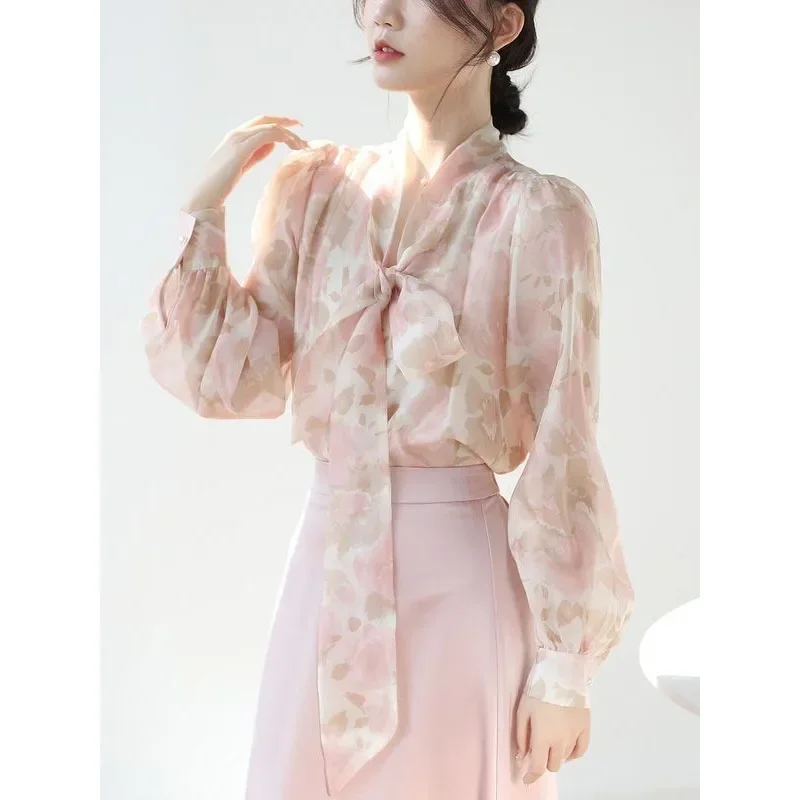 Women Spring New Gentle Floral Prairie Chic Westernization Ribbon Long Sleeved Tops French Niche Immortal Qi Printing Bow Shirt
Women Spring New Gentle Floral Prairie Chic Westernization Ribbon Long Sleeved Tops French Niche Immortal Qi Printing Bow Shirt