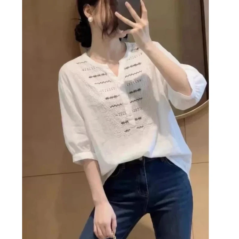 Embroidery V Neck Half Sleeve Button Loose Vintage Blouse Summer Solid Simplicity Casual Shirt Tops Office Fashion Women Clothes
Embroidery V Neck Half Sleeve Button Loose Vintage Blouse Summer Solid Simplicity Casual Shirt Tops Office Fashion Women Clothes
