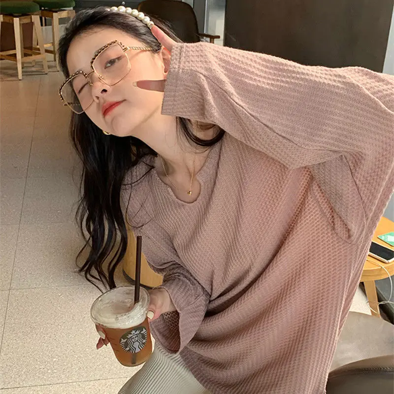 Elegant Women's Long Sleeve Base Shirt Inner Wear Design Sensation Market Trendy V-neck Thin Style Autumn Collection
Elegant Women's Long Sleeve Base Shirt Inner Wear Design Sensation Market Trendy V-neck Thin Style Autumn Collection