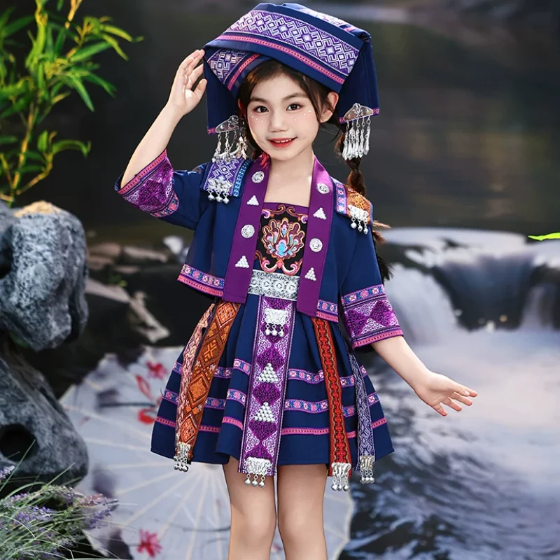 Chinese Zhuang Children's Performance Costumes and Festival Costumes
Chinese Zhuang Children's Performance Costumes and Festival Costumes
