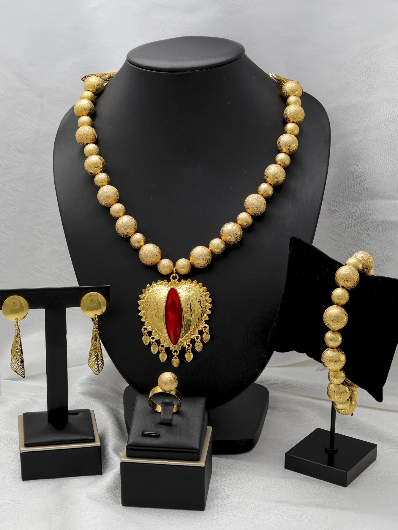 75cm Dubai Gold Color Handmade Beads Heart Shaped Pendant adjustable Necklace Jewelry Set for Woman Bridal African Indian Party
75cm Dubai Gold Color Handmade Beads Heart Shaped Pendant adjustable Necklace Jewelry Set for Woman Bridal African Indian Party