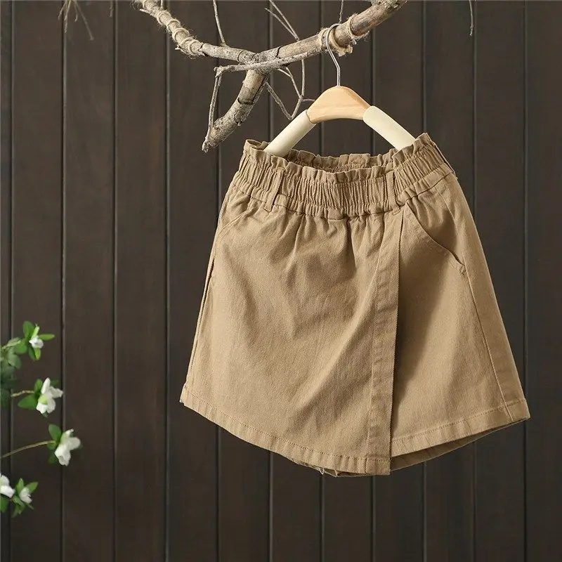 Solid color casual denim shorts women's summer new Korean version high waisted fake two piece A-line wide leg pants skirt
Solid color casual denim shorts women's summer new Korean version high waisted fake two piece A-line wide leg pants skirt