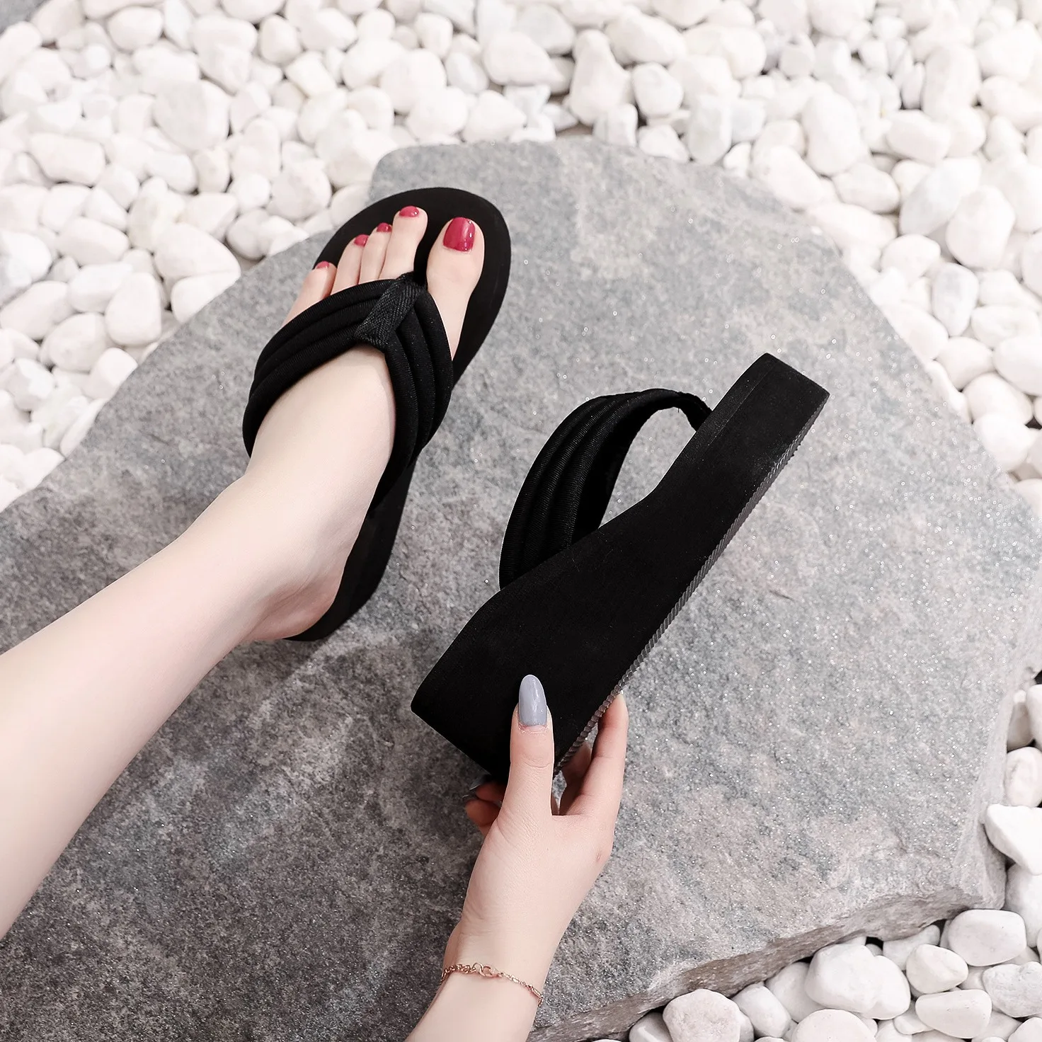 Women's Fashionable Thick-Heeled Sandals Summer Open-Toe Slip-On Casual Beach Shoes High Slippers Comfortable Breathable
Women's Fashionable Thick-Heeled Sandals Summer Open-Toe Slip-On Casual Beach Shoes High Slippers Comfortable Breathable