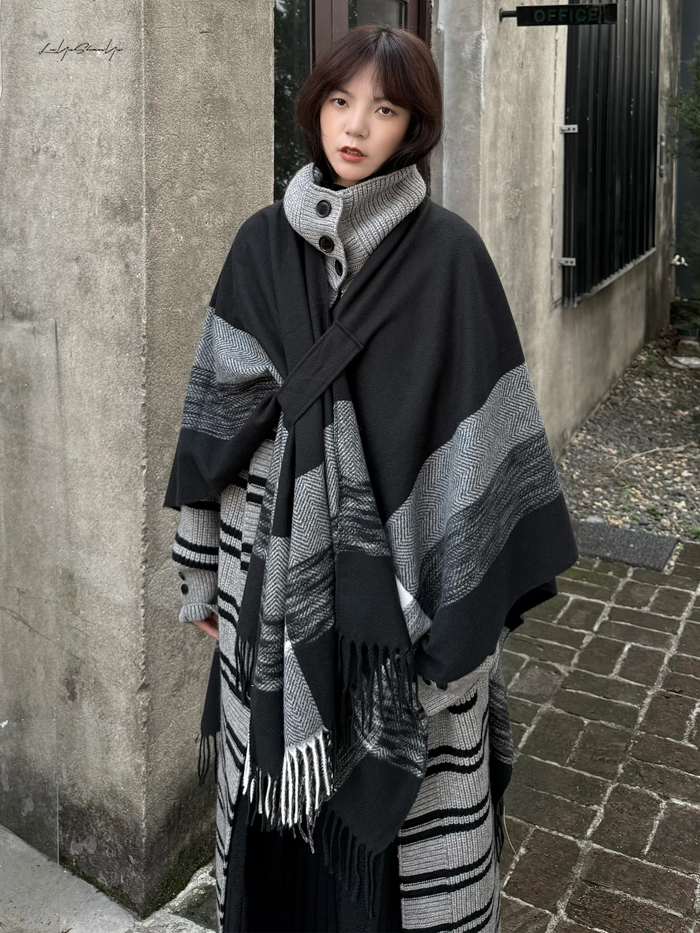 Land And Mountain Island Double Color Vertical Stripe Grid Lace Tassel Shawl Outerwear Cowl Neck Warm Scarf Korean Style Wint...
Land And Mountain Island Double Color Vertical Stripe Grid Lace Tassel Shawl Outerwear Cowl Neck Warm Scarf Korean Style Wint...