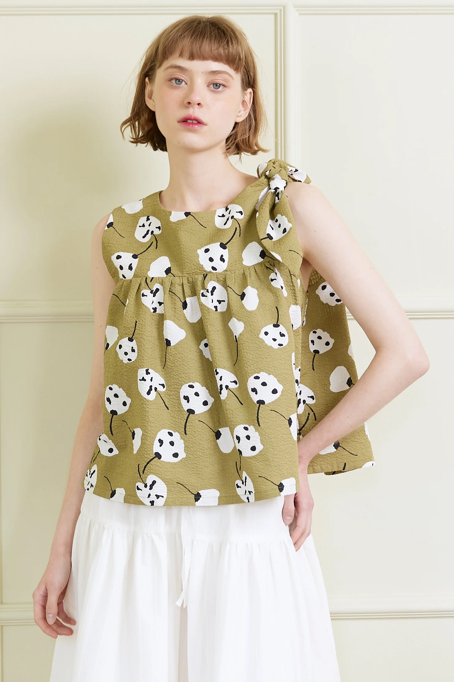 Белый топ-майка из хлопка с принтом и самоклеящимся краем, лето 2024, 100% хлопок
Белый топ-майка из хлопка с принтом и самоклеящимся краем, лето 2024, 100% хлопок