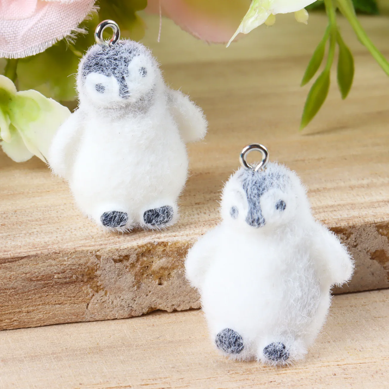 1Pcs Resin Flocked 3D Cartoon Penguin, Kitten, Little Bear, Polar Bear Pendants DIY Keychain Bag Decorations
1Pcs Resin Flocked 3D Cartoon Penguin, Kitten, Little Bear, Polar Bear Pendants DIY Keychain Bag Decorations