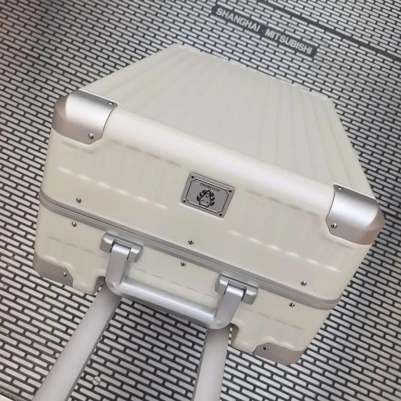 Чемодан Rong с алюминиевой рамой, легкий, на универсальных колесах, кожаный, 24 дюйма, с кодовым замком, 20 дюймов, 26...
Чемодан Rong с алюминиевой рамой, легкий, на универсальных колесах, кожаный, 24 дюйма, с кодовым замком, 20 дюймов, 26...