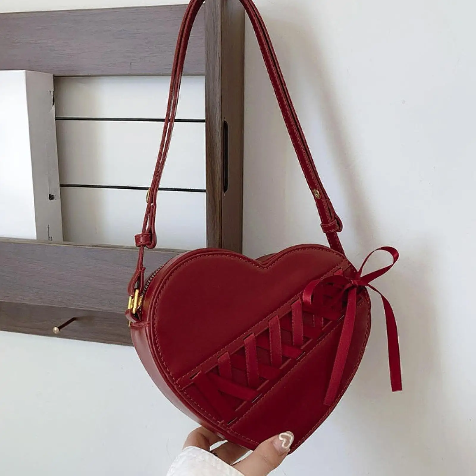 Heart Shape Satchel for Women Large Capacity Novelty Casual PU Leather Crossbody Bag for Birthday Shopping Travel Outdoor Dating
Heart Shape Satchel for Women Large Capacity Novelty Casual PU Leather Crossbody Bag for Birthday Shopping Travel Outdoor Dating