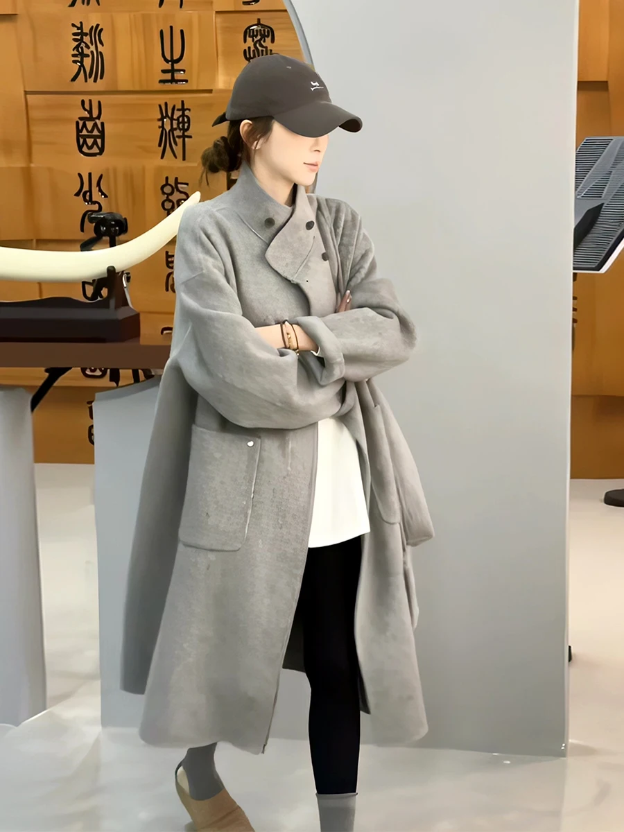 Длинное шерстяное пальто женское свободного кроя в корейском стиле, модное, повседневное, зимнее, новинка, высококачественная верхняя одежда
Длинное шерстяное пальто женское свободного кроя в корейском стиле, модное, повседневное, зимнее, новинка, высококачественная верхняя одежда