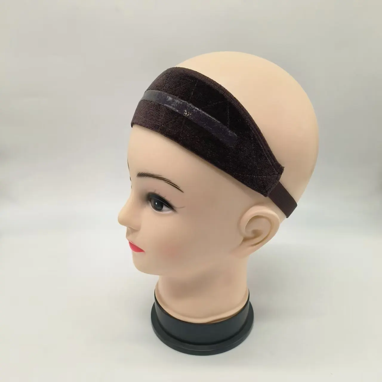 elastic bands with silicone added for wearing under wigs
elastic bands with silicone added for wearing under wigs