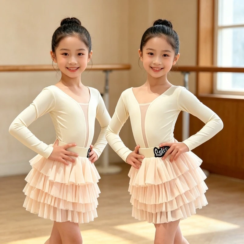 Girls Velvet Latin Dance Practice Suit Long Sleeve V-Neck Training & Competition Outfit Set Performance Accessories Dancewear
Girls Velvet Latin Dance Practice Suit Long Sleeve V-Neck Training & Competition Outfit Set Performance Accessories Dancewear