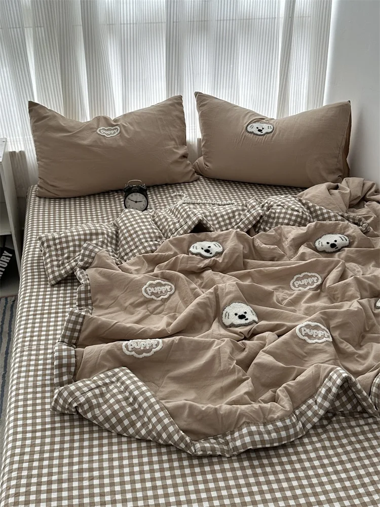 Летний комплект постельного белья для собак из четырех предметов: вышитое одеяло и наволочки, наполнитель из других видов волокна, летнее использование
Летний комплект постельного белья для собак из четырех предметов: вышитое одеяло и наволочки, наполнитель из других видов волокна, летнее использование