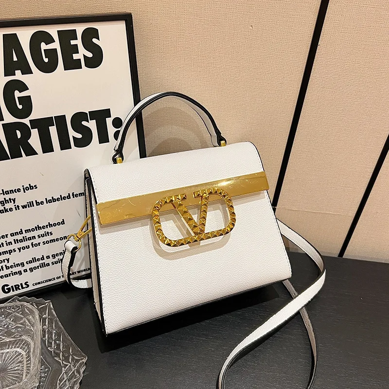 Modern Women's High-End Bag 2025, Stylish Letter Print Shoulder Purse with Crossbody Function, Ideal for Fashionable Lifestyles
Modern Women's High-End Bag 2025, Stylish Letter Print Shoulder Purse with Crossbody Function, Ideal for Fashionable Lifestyles