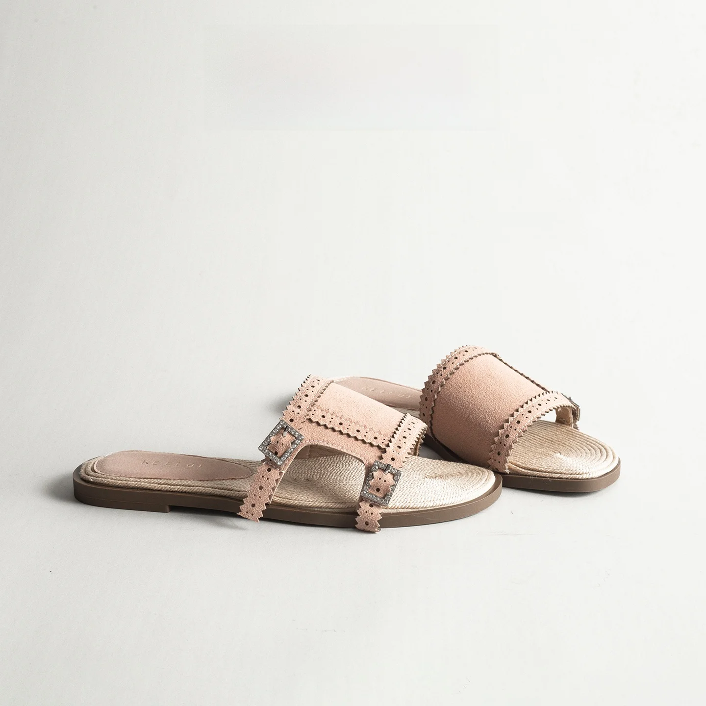 Retro Flat Bottom Single Strap Sandals Women Summer Outdoor Versatile Elegant Skirt Casual Vacation Beach Cool Sandals
Retro Flat Bottom Single Strap Sandals Women Summer Outdoor Versatile Elegant Skirt Casual Vacation Beach Cool Sandals