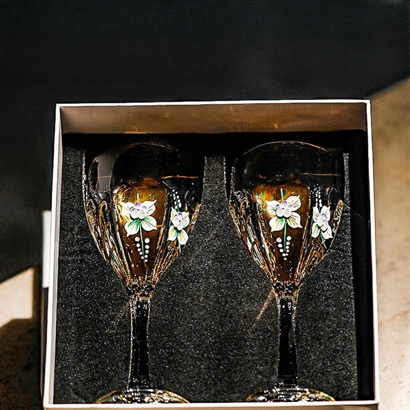 Crystal glass gold-painted tall red wine glasses, a pair of gift box champagne glasses
Crystal glass gold-painted tall red wine glasses, a pair of gift box champagne glasses