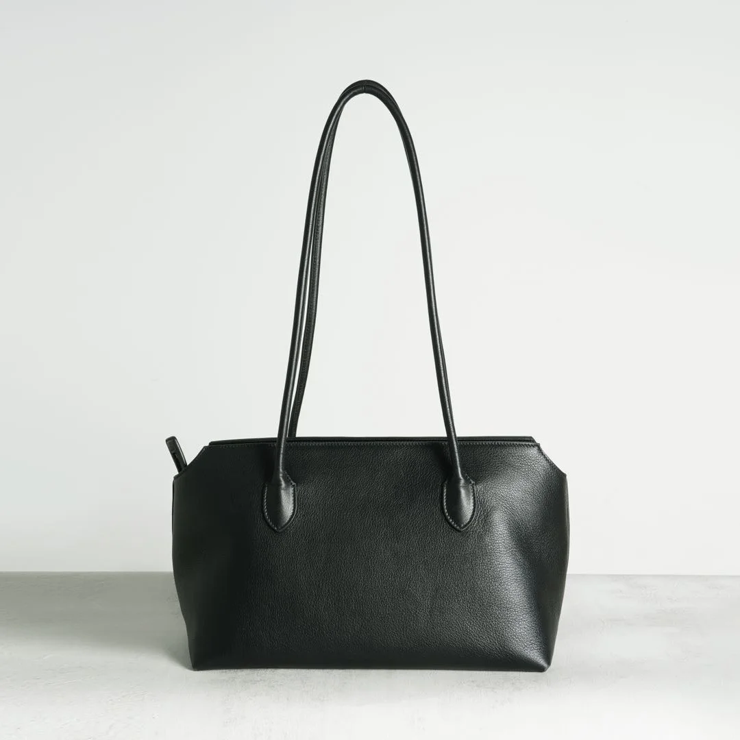 Fall Winter Minimalist Old Money Style TR Long Handle Tote Bag Cowhide Leather Black Underarm Commuter Handbag Soft Square
Fall Winter Minimalist Old Money Style TR Long Handle Tote Bag Cowhide Leather Black Underarm Commuter Handbag Soft Square
