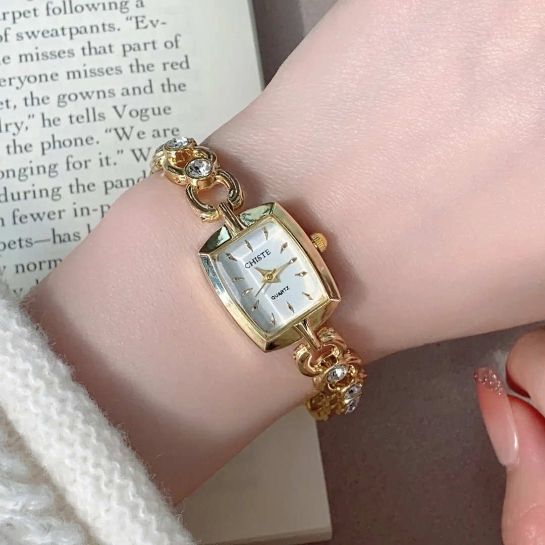 Women's Watch Hollow Ultra Thin Alloy Band Bracelet Square Small Dial Quartz Watch Elegant Girl Gold Watch Relogio Feminina
Women's Watch Hollow Ultra Thin Alloy Band Bracelet Square Small Dial Quartz Watch Elegant Girl Gold Watch Relogio Feminina