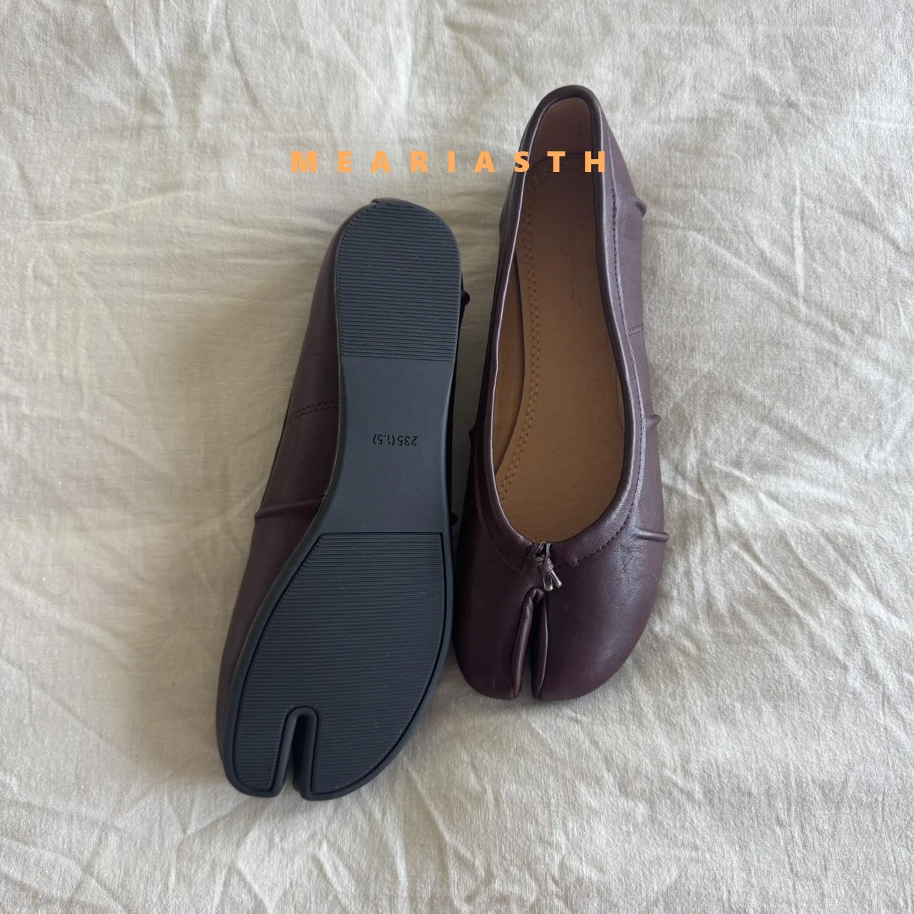2025 Fashion Soft Leather Split Toe Women Tabi Ballet Flats with Comfortable Walking Lazy Loafers Casual Girls Dance Shoes Woman
2025 Fashion Soft Leather Split Toe Women Tabi Ballet Flats with Comfortable Walking Lazy Loafers Casual Girls Dance Shoes Woman