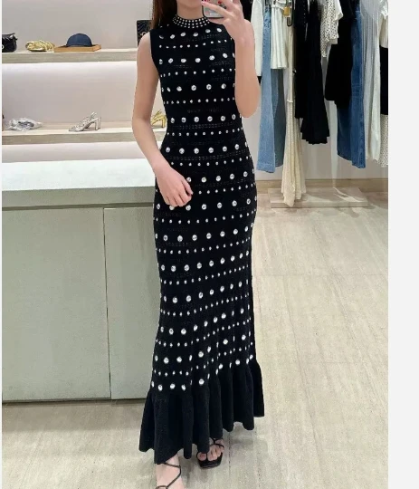 Women's black rivet decoration dress round neck sleeveless elegant slim evening dress
Women's black rivet decoration dress round neck sleeveless elegant slim evening dress