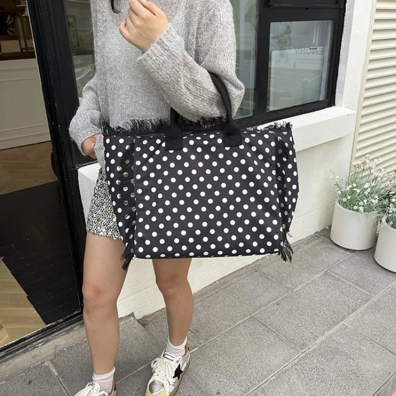 High-End Minimalist Diaper Bag, Unique Simple Shopper, Vintage Elegant Crossbody Purse For Shopping Party Ladies
High-End Minimalist Diaper Bag, Unique Simple Shopper, Vintage Elegant Crossbody Purse For Shopping Party Ladies