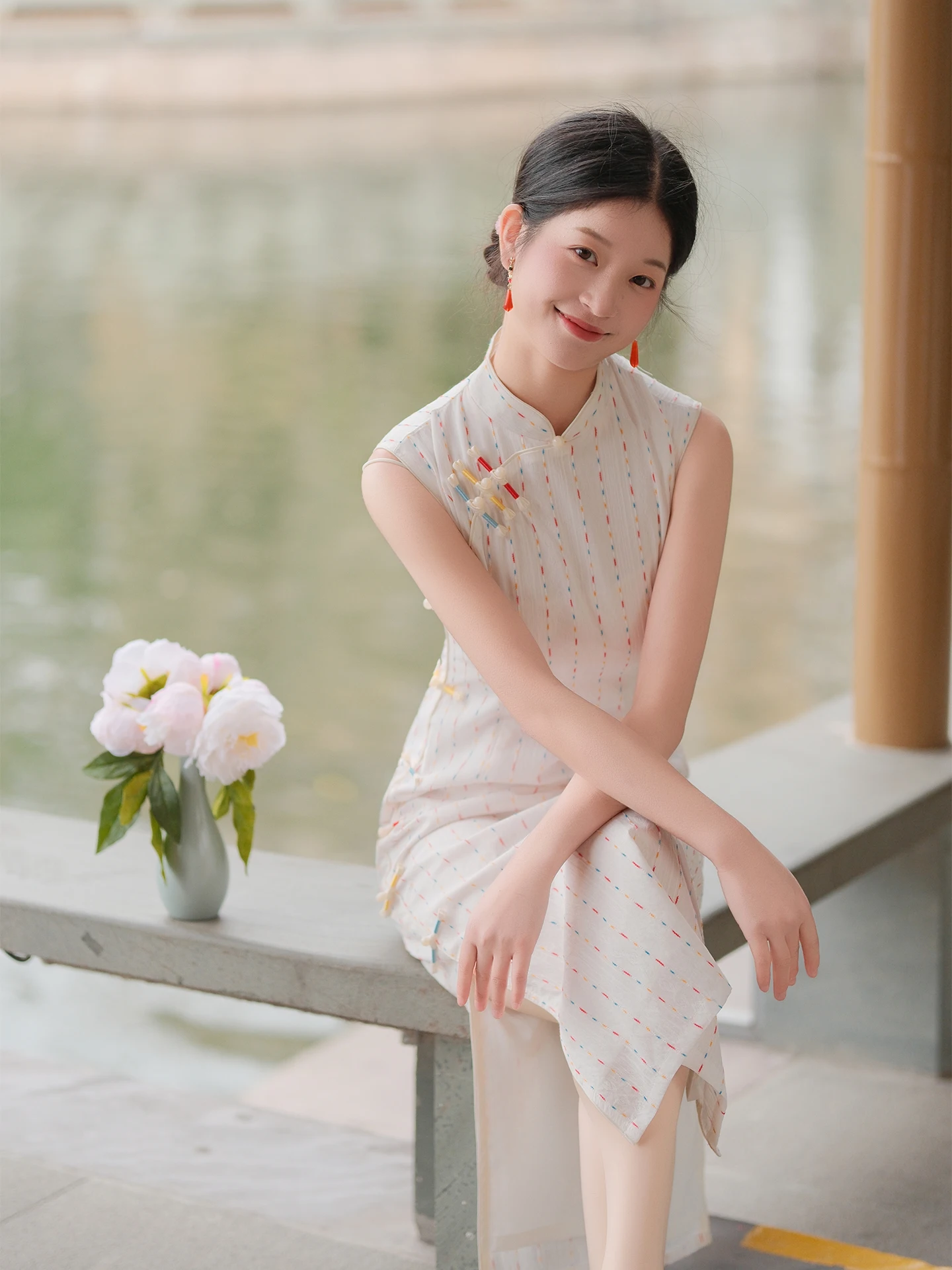 Белое ципао Ele для свадьбы и помолвки, для красивых девушек, маленький размер, универсальное повседневное платье, ретро, с длинным асимметричным воротником
Белое ципао Ele для свадьбы и помолвки, для красивых девушек, маленький размер, универсальное повседневное платье, ретро, с длинным асимметричным воротником