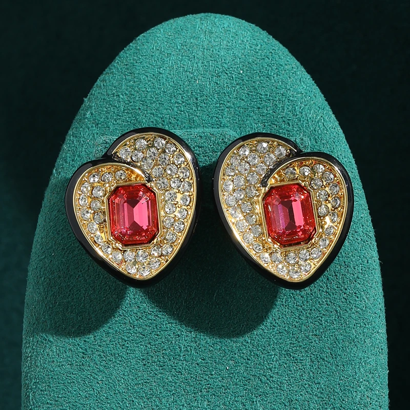 Vintage Women Crystal Pink Heart Stud Earrings Antique Gold Plated Rhinestone Designer Brand Jewelry Accessories 2026 New Luxury
Vintage Women Crystal Pink Heart Stud Earrings Antique Gold Plated Rhinestone Designer Brand Jewelry Accessories 2026 New Luxury