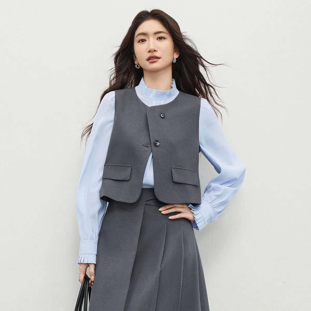 SENTUBILA Women Linen Blend Vest 2026 Spring Summer New Round Neck Button-Front Cropped Blazer Waistcoat 161JA6198
SENTUBILA Women Linen Blend Vest 2026 Spring Summer New Round Neck Button-Front Cropped Blazer Waistcoat 161JA6198