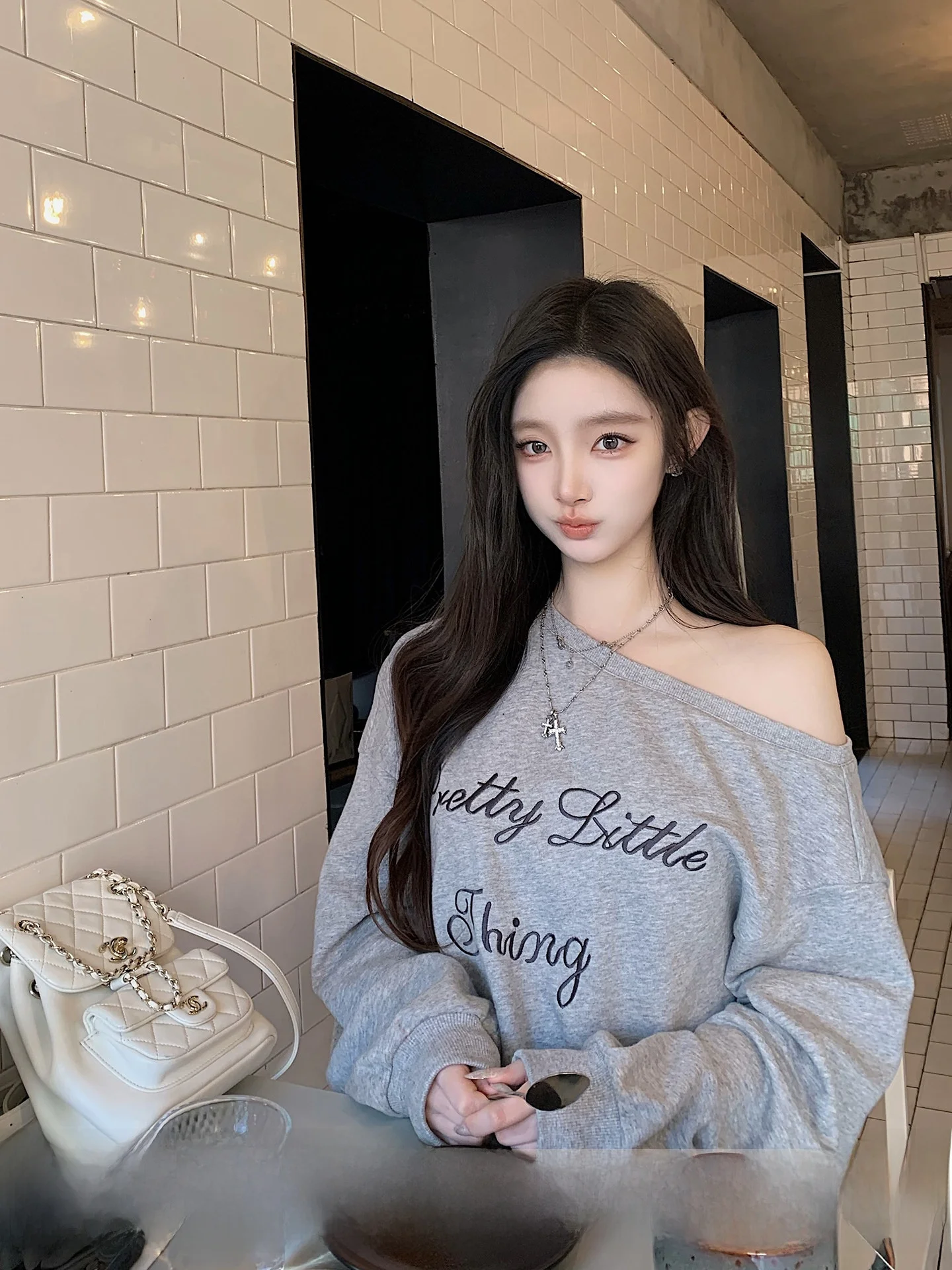 Sweet And Spicy Shoulder Bared Letter Print Sweatshirt Loose Casual Women's Top Spring Fashion Comfortable Cotton Polyester B...
Sweet And Spicy Shoulder Bared Letter Print Sweatshirt Loose Casual Women's Top Spring Fashion Comfortable Cotton Polyester B...
