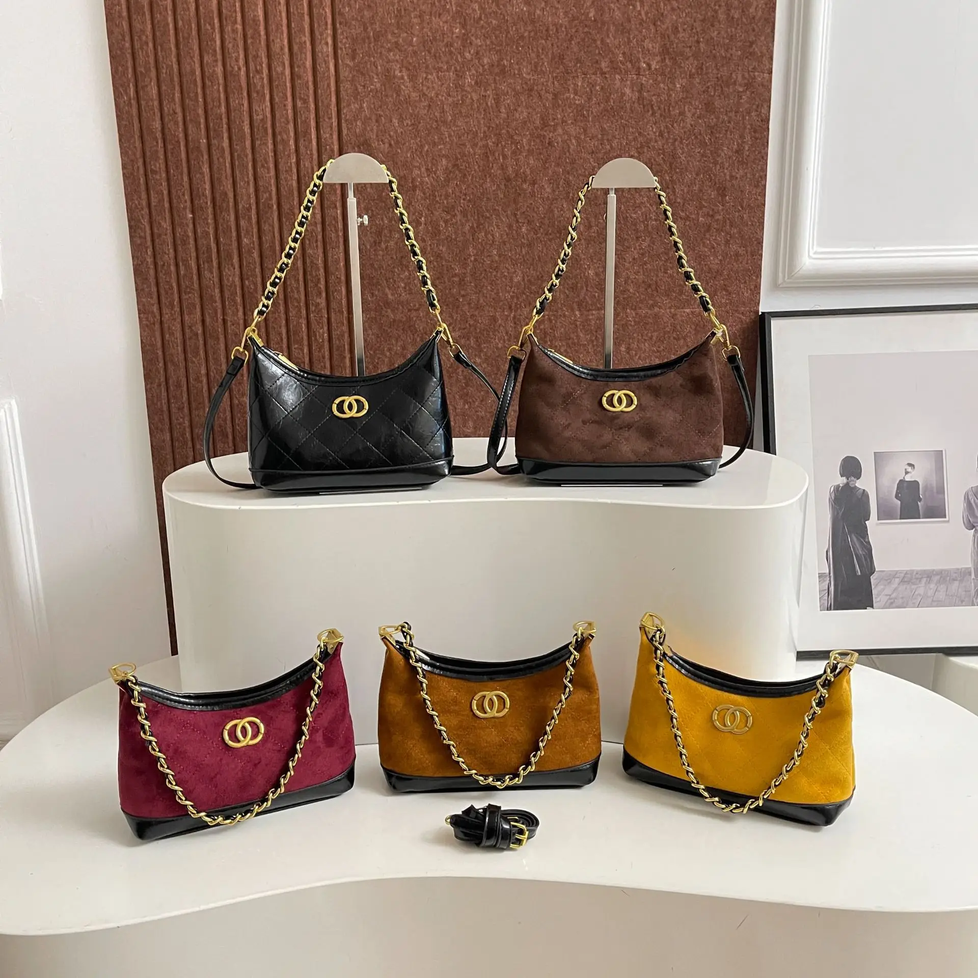 2025 Chain Strap Pillow Bag, Commuter Shoulder Purse for Women, Versatile Crossbody Tote, Minimalist Day-to-Night Bag, Textured
2025 Chain Strap Pillow Bag, Commuter Shoulder Purse for Women, Versatile Crossbody Tote, Minimalist Day-to-Night Bag, Textured