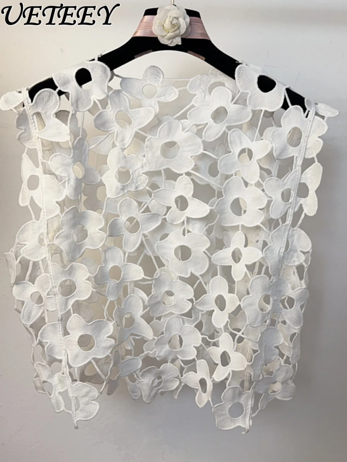 Embroidered Hollow-out Short Vest Outerwear Tank Top Summer New Simple Loose Fashion Women's Fashion Sleeveless Blouse
Embroidered Hollow-out Short Vest Outerwear Tank Top Summer New Simple Loose Fashion Women's Fashion Sleeveless Blouse