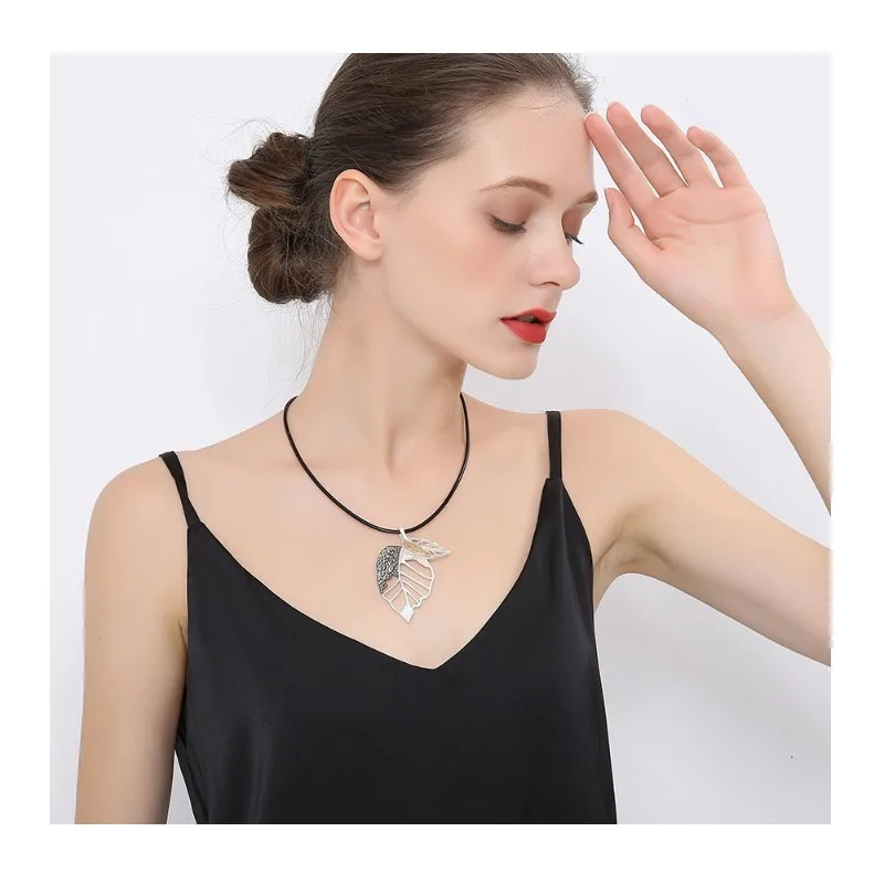 Foreign Trade Explosion Leaf Necklace Female Collarbone Chain Fashion Jewelry Retro Simple Pendant Short Necklace
Foreign Trade Explosion Leaf Necklace Female Collarbone Chain Fashion Jewelry Retro Simple Pendant Short Necklace