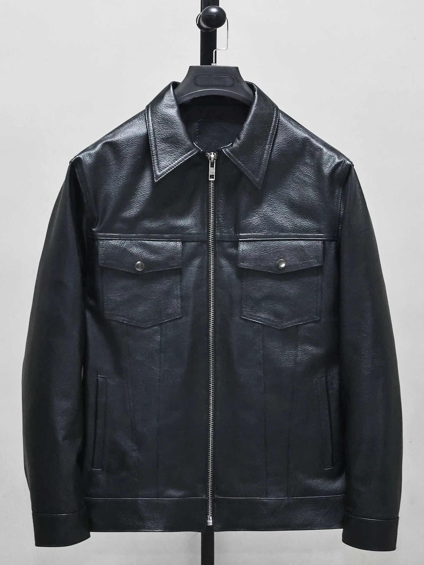 Top Layer Soft Cowhide Genuine Real Leather Coat for Men Short Lapels Casual Denim Jacket Youth
Top Layer Soft Cowhide Genuine Real Leather Coat for Men Short Lapels Casual Denim Jacket Youth