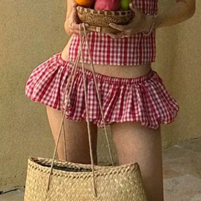 Summer New Retro Aesthetics Stitching Red White Contrast Folds Slim Bloomers Personality Trend Casual Shorts Women's Clothing
Summer New Retro Aesthetics Stitching Red White Contrast Folds Slim Bloomers Personality Trend Casual Shorts Women's Clothing