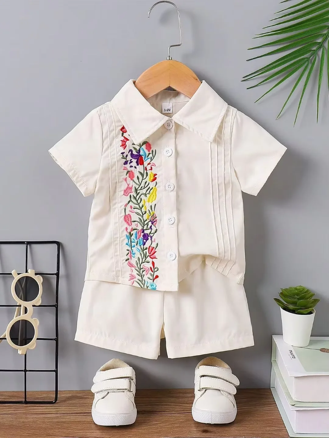 Baby Boy Summer Casual Set Beige Outfit Floral Embroidery Collared Shirt & Shorts Two-piece Set
Baby Boy Summer Casual Set Beige Outfit Floral Embroidery Collared Shirt & Shorts Two-piece Set