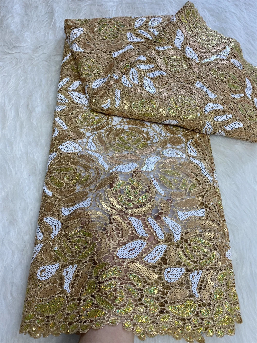 2025 High Quality African Nigerian Tulle Lace Fabric 3DSequins Embroidery French Guipure Party Dress Fabric for Sewing 5 Yards
2025 High Quality African Nigerian Tulle Lace Fabric 3DSequins Embroidery French Guipure Party Dress Fabric for Sewing 5 Yards