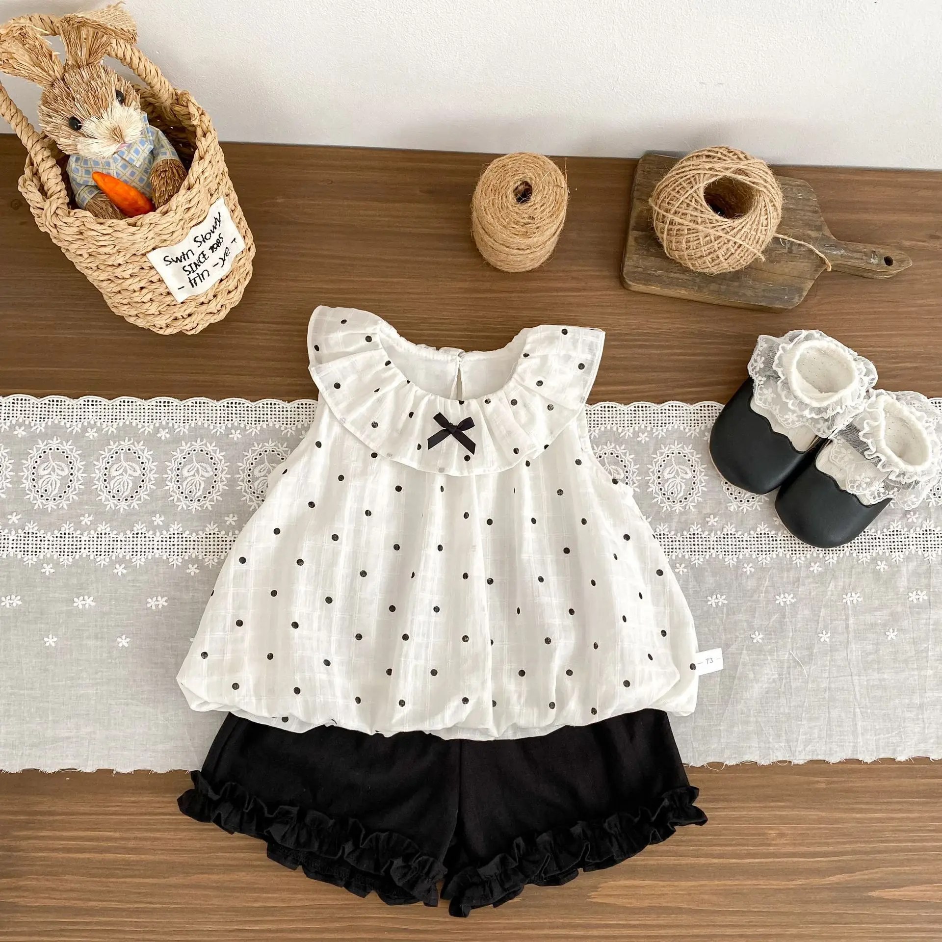 2026 Summer New Girls Sleeveless Clothes Set Baby Girl Cute Polka Dot Bow Vest + Lace Shorts 2pcs Suit Toddler Cotton Outfits
2026 Summer New Girls Sleeveless Clothes Set Baby Girl Cute Polka Dot Bow Vest + Lace Shorts 2pcs Suit Toddler Cotton Outfits